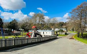 Roslyn At Lower Hyde Park, Isle Of Wight